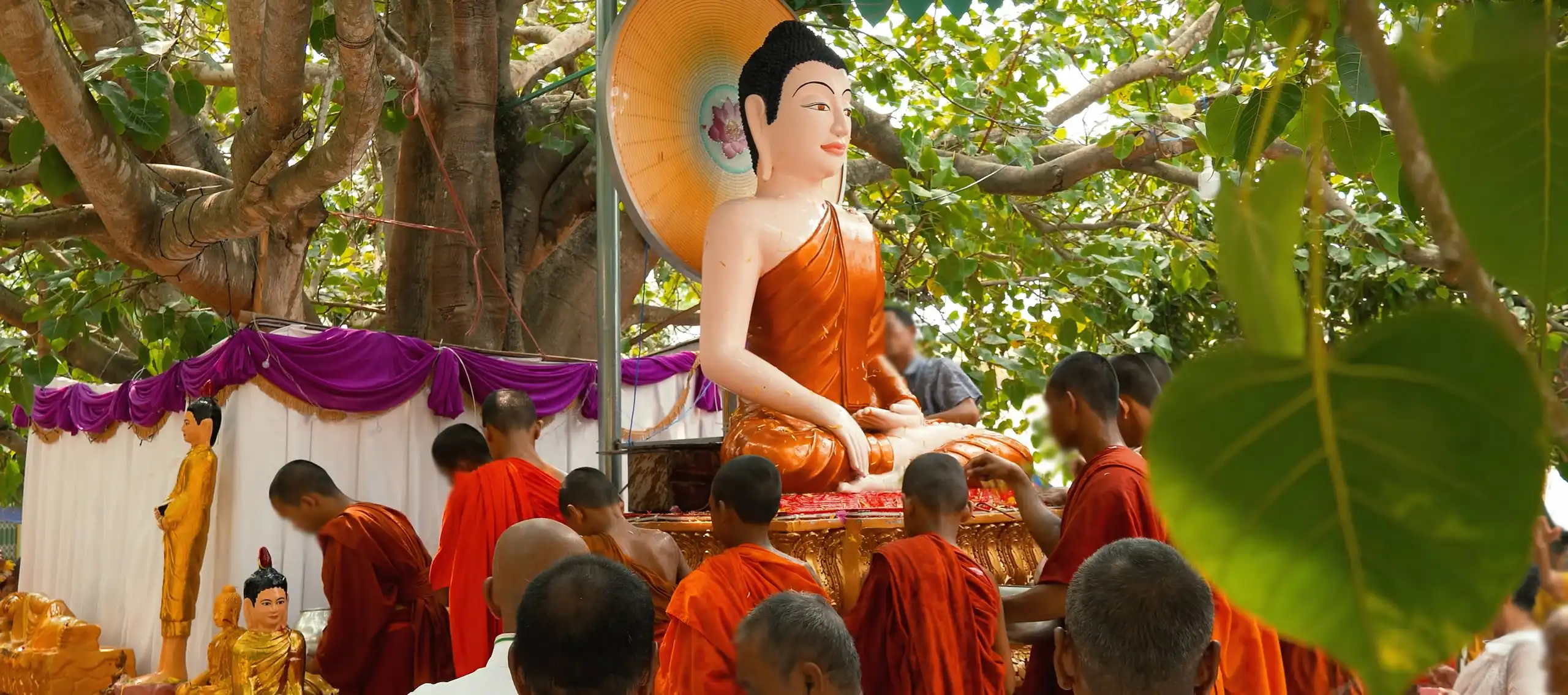 Nghi thức tắm phật tại lễ tết Chôl Chnăm Thmây Sóc Trăng