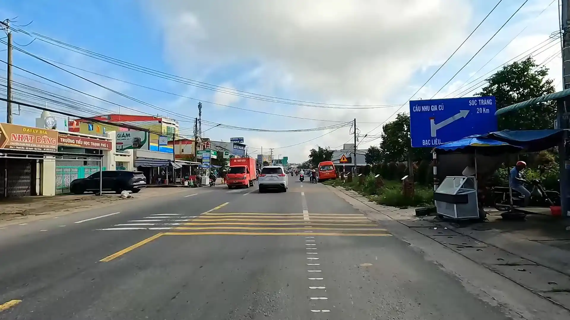 Nhu Gia ngày nay - Quốc lộ chạy qua, nhà cửa khang trang